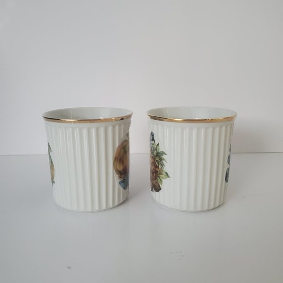 Vintage CZECHOSLOVAKIA PORCELAIN Collector Mugs 2pcs Gold Rimmed Fruit Motifs - Picture 3 of 9